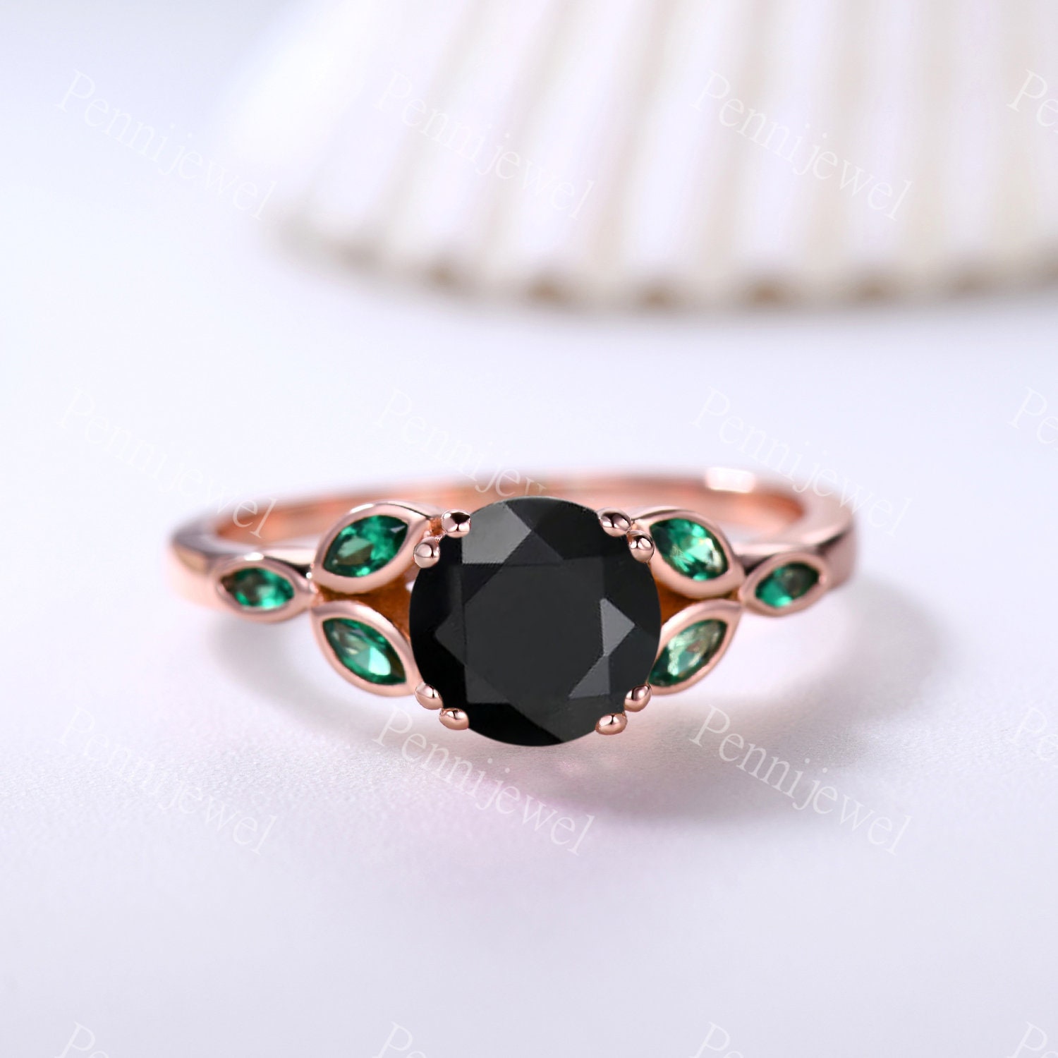 7mm Rund Geschliffener Schwarzer Onyx Ring, Marquise Shaped Smaragd Ring Mai Geburtsstein, 14K Rose Gold, Jahrestag Für Frauen, Black Versprechen von PENNIjewel