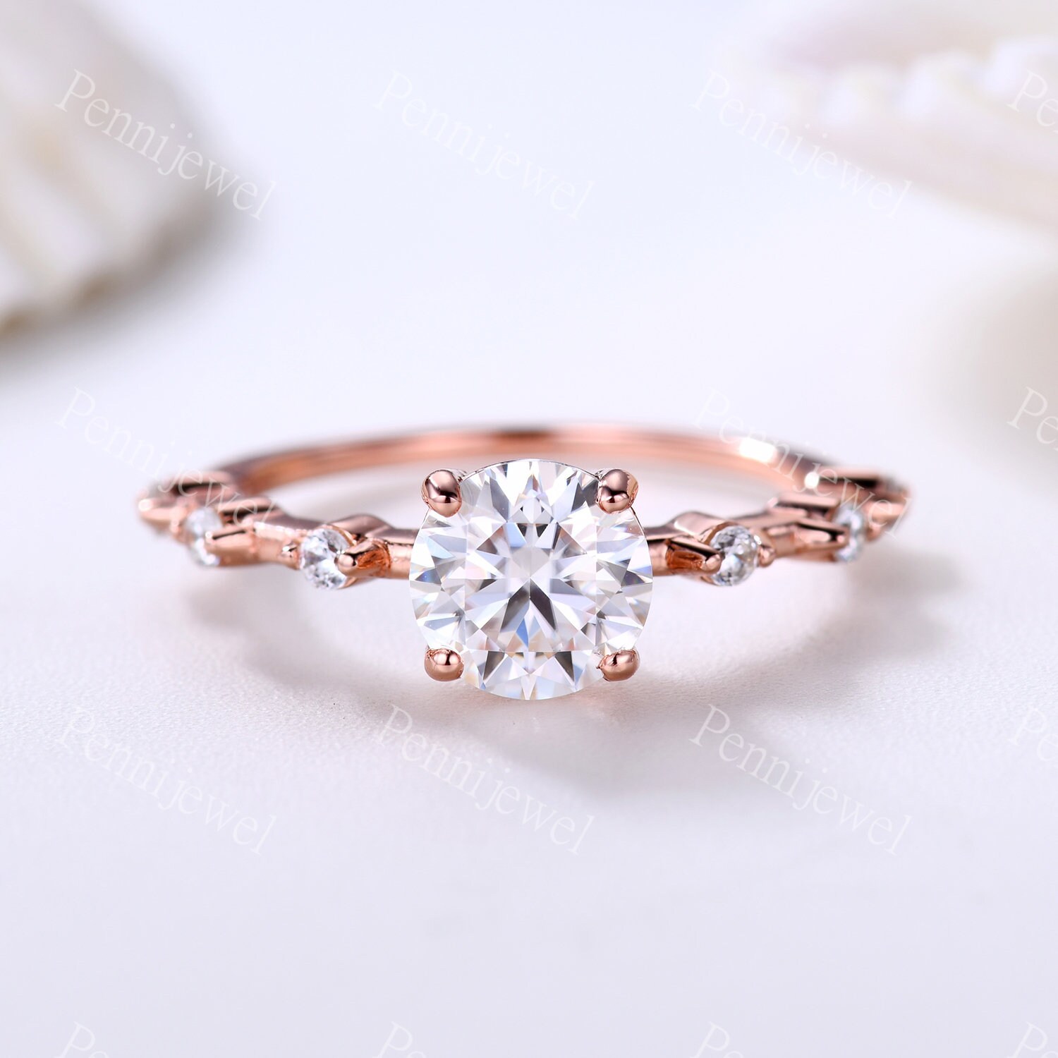 7mm Rund Geschnittener Moissanit Verlobungsring Diamant Ehering 14K Roségold Art Deco Ring Jahrestag Geschenk Für Sie von PENNIjewel