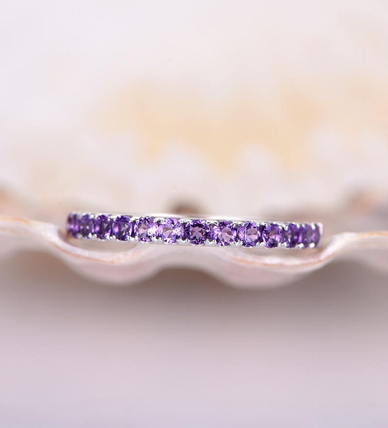 Amethyst Ehering Ring 14K Weiß Gold Halb Ewigkeit Verlobungsring Stapeln Passende Band Jubiläum Natur Edelstein von PENNIjewel