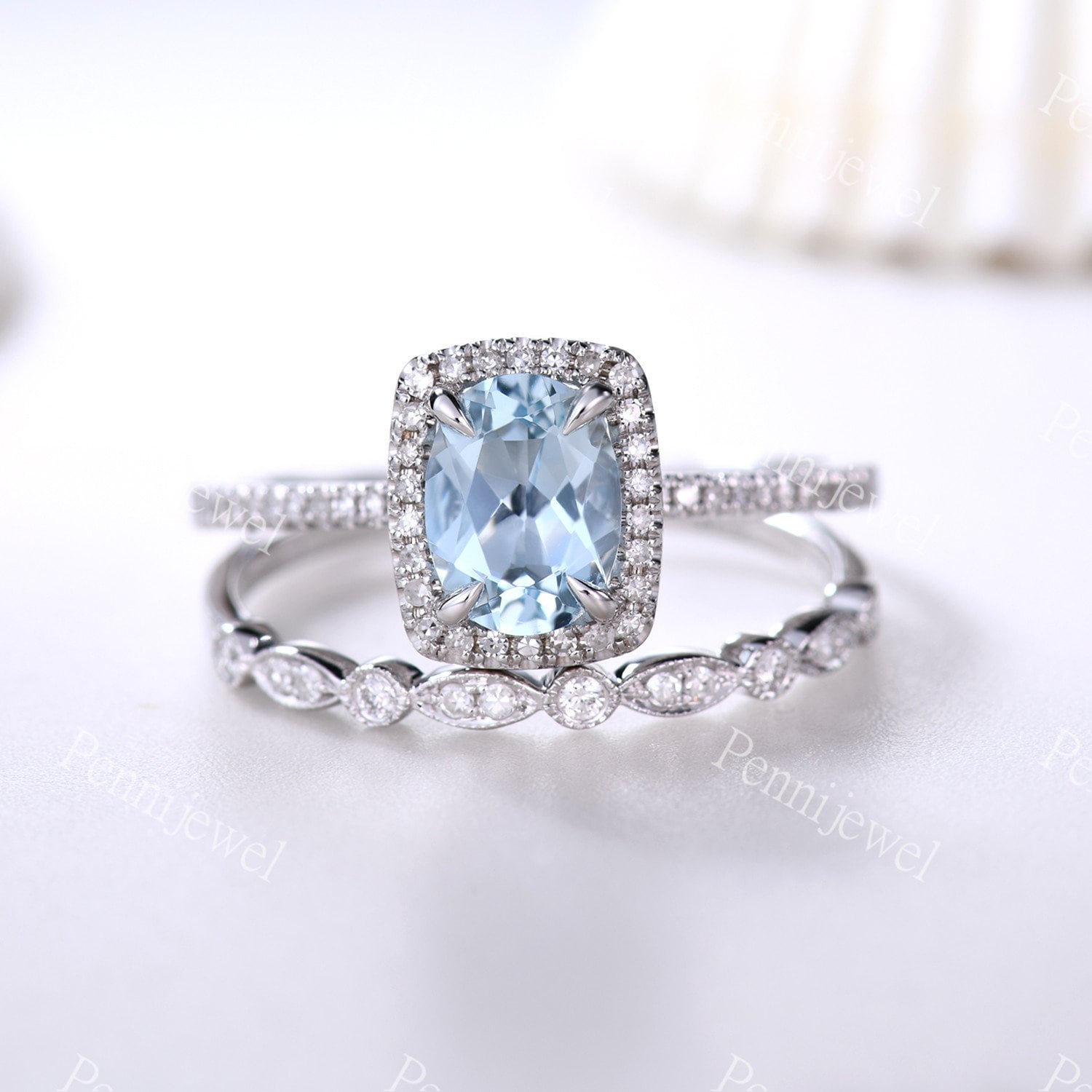 Aquamarin Diamant Braut Set, 6x8mm Oval Cut Ring, Halb Ewigkeit Passendes Band, Weiß Gold, Diamant Halo, Jahrestag Geschenk von PENNIjewel