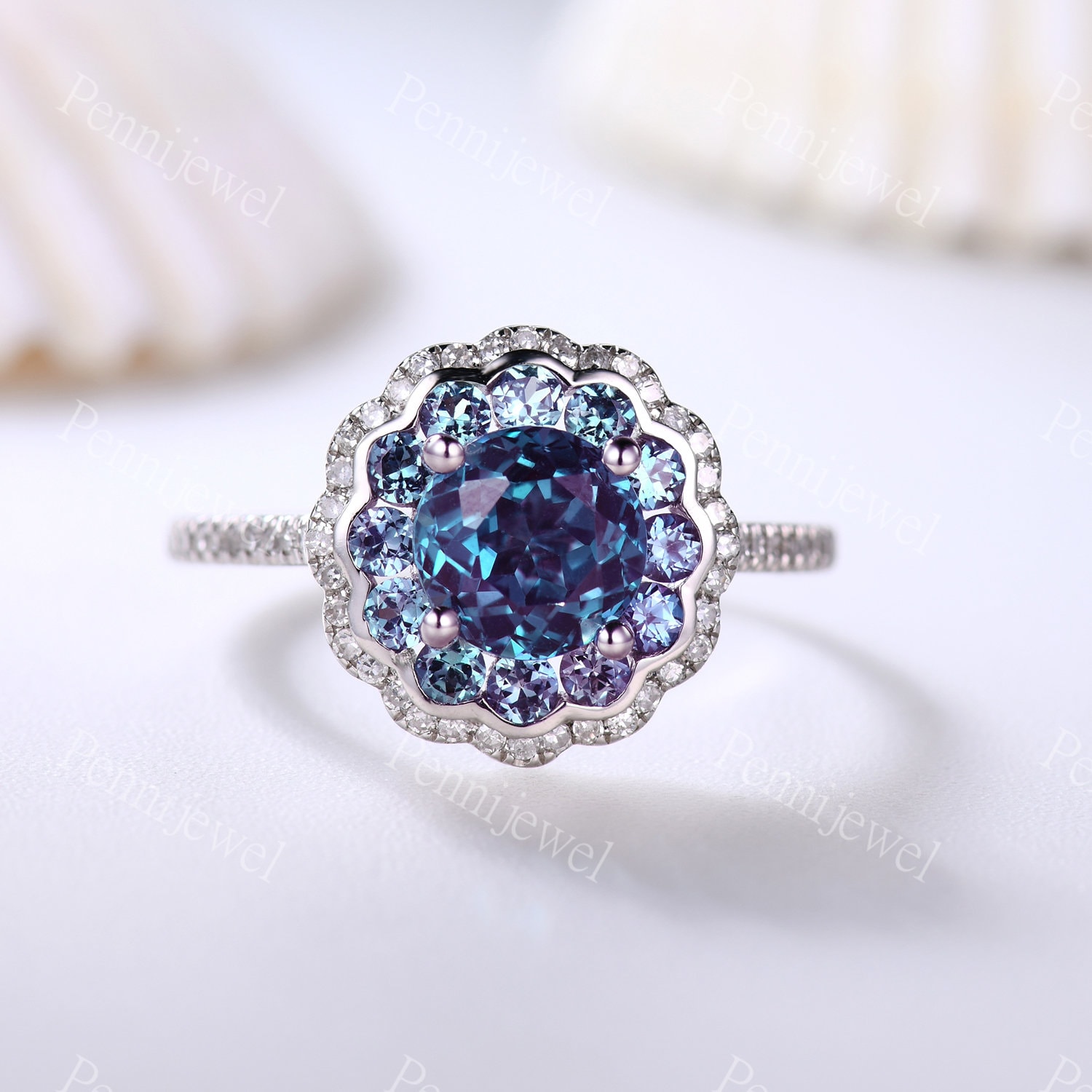 Art Deco Alexandrit Verlobungsring, 6, 5mm Rundschliff, Alexandrit Diamant Heiligenschein Ring, Juni Geburtsstein, Floral Braut Versprechen Ring von PENNIjewel