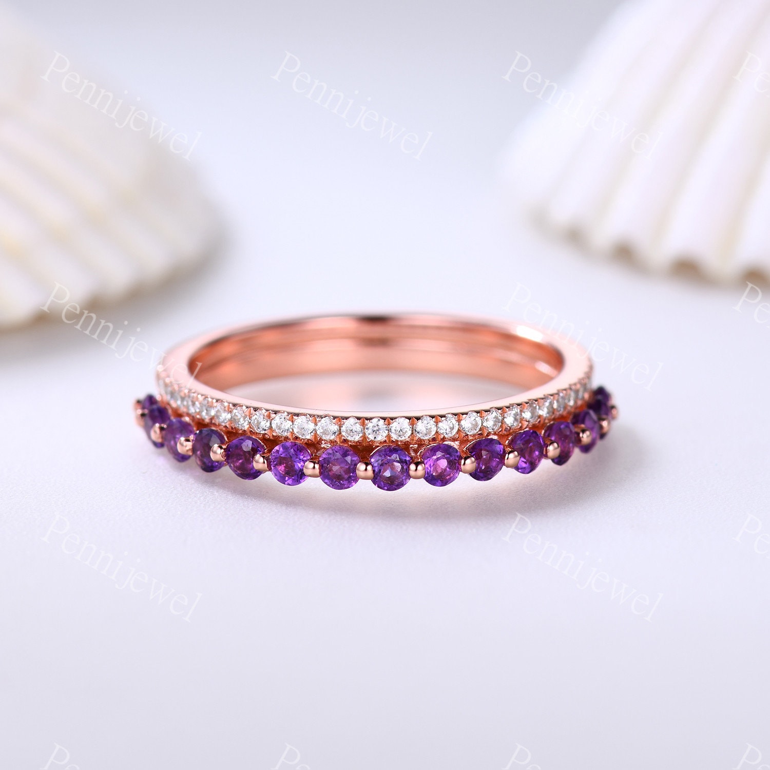 Art Deco Amethyst Diamant Ehering, 2mm Runder Ring, Halbe Ewigkeit Stapelring, Februar Geburtsstein von PENNIjewel