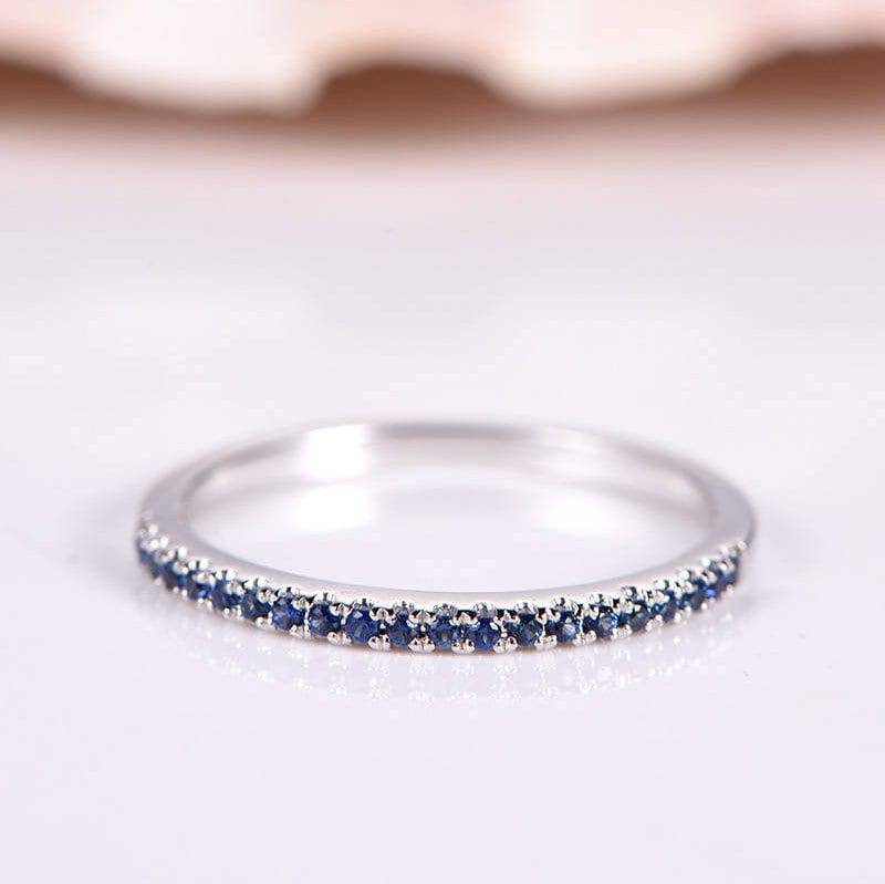 Blauer Saphir Ehering Ring Halb Ewigkeit Stapeln Passende Band Jubiläumsring Solid 14K Weiß Gold Pave Set Dünnes von PENNIjewel