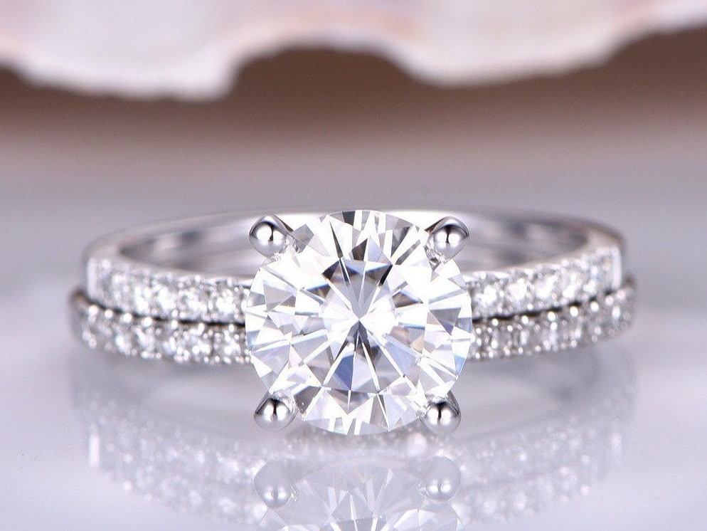 Charles & Colvard Moissanit Verlobungsring 14K Weißgold Ring Set 7mm Rund Form Halb Ewigkeit Diamant Ehering von PENNIjewel