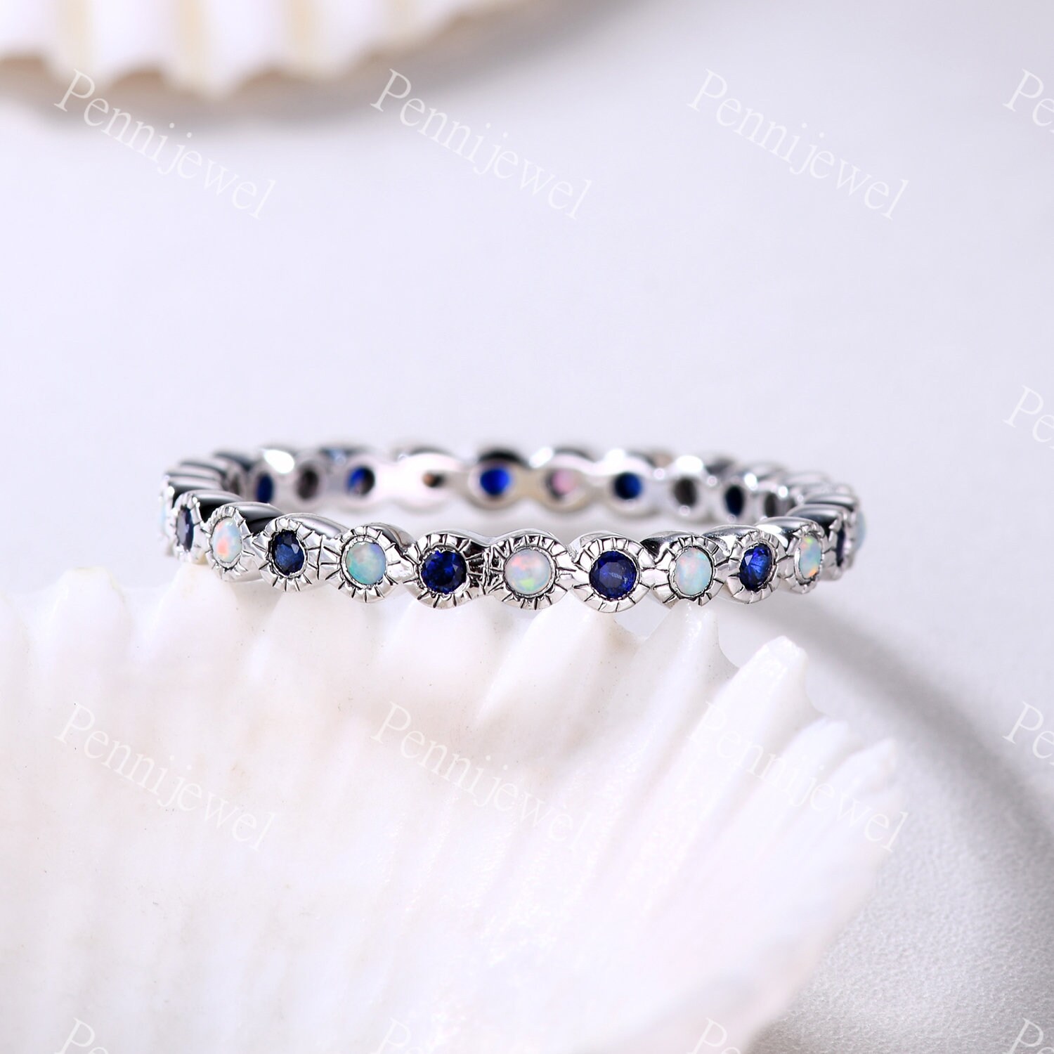 Exquisiter Ehering, Opal & Saphir Ehering, Milgrain Ring, Opal Jahrestag Ring, Geschenk Für Sie, 14K Weißgold, Full Eternity von PENNIjewel