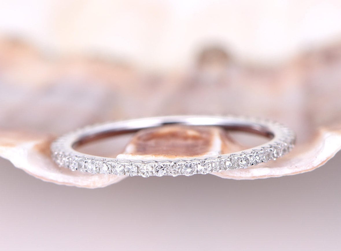 French V Pave Diamant Ehering Massiv 14K Weißgold Full Eternity Ring, Verlobungsring Stapeln Passende Band Jubiläum 1, 2mm Dünn von PENNIjewel