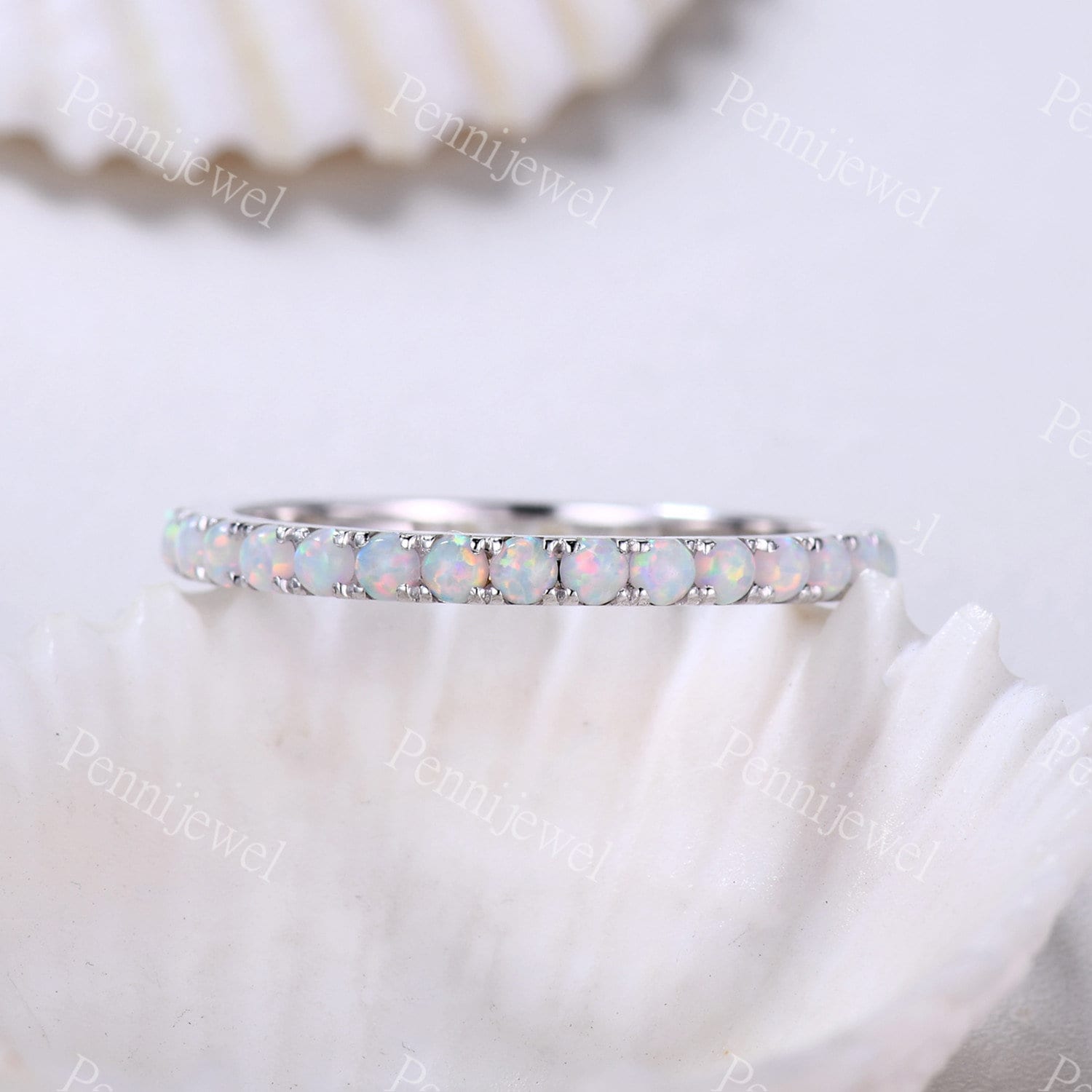 Full Eternity Opal Hochzeitsband, Weiß Gold Ring, 1, 5mm Rund Passendes Stapelband, Oktober Geburtsstein, Jahrestag Geschenk Für Frauen von PENNIjewel