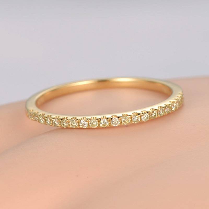 Gelbes Diamant Ehering Massives 14K Gelbgold Petite French Micro Pave Halb Ewigkeit Ring Verlobungsring Stapelglobation Band Dünn von PENNIjewel