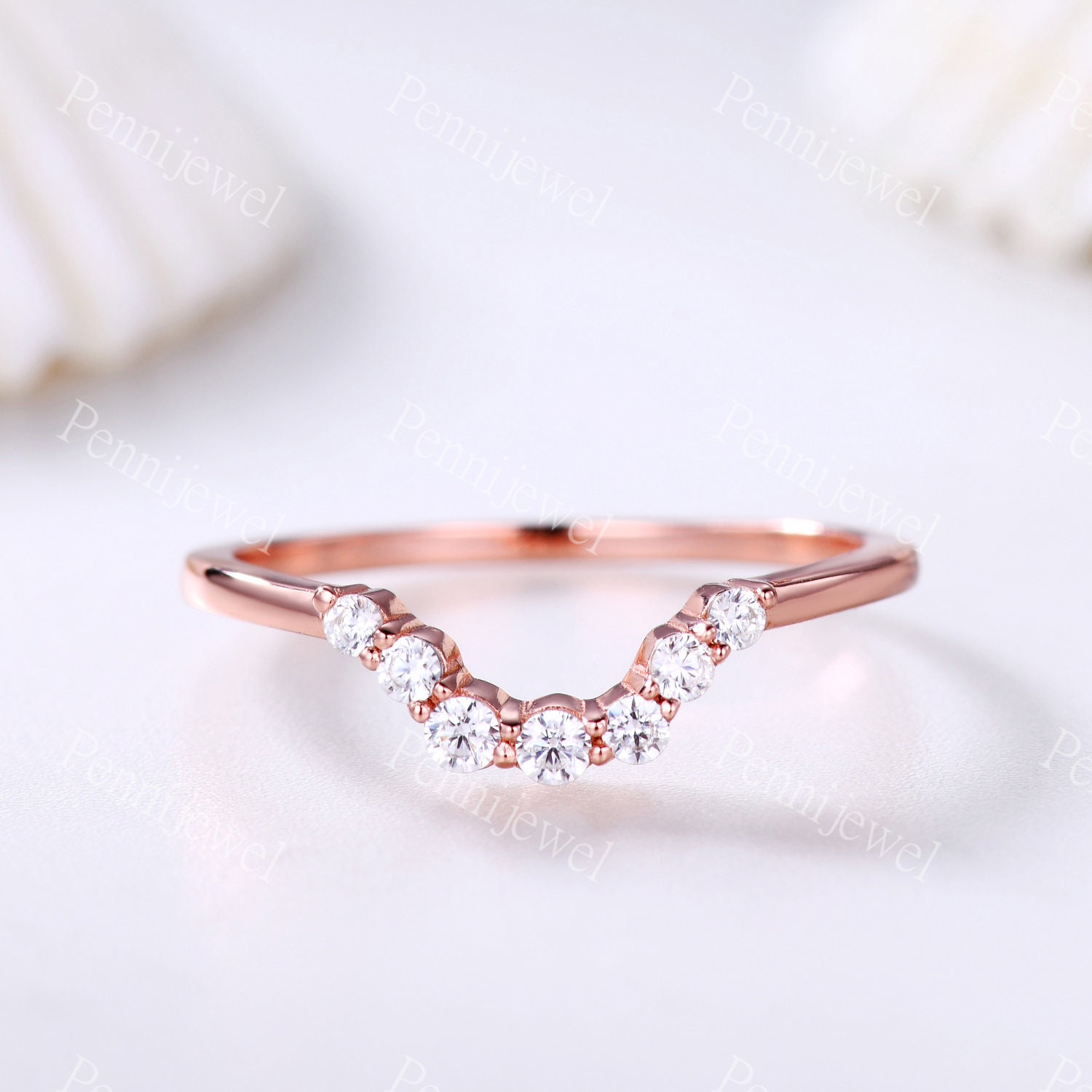 Geschwungene Diamanten Hochzeitsband, 14K Roségold, Diamant Passende Stapelband, Geburtstag Jubiläum Geschenk, Zierliche Diamant Ring, Rundschliff von PENNIjewel