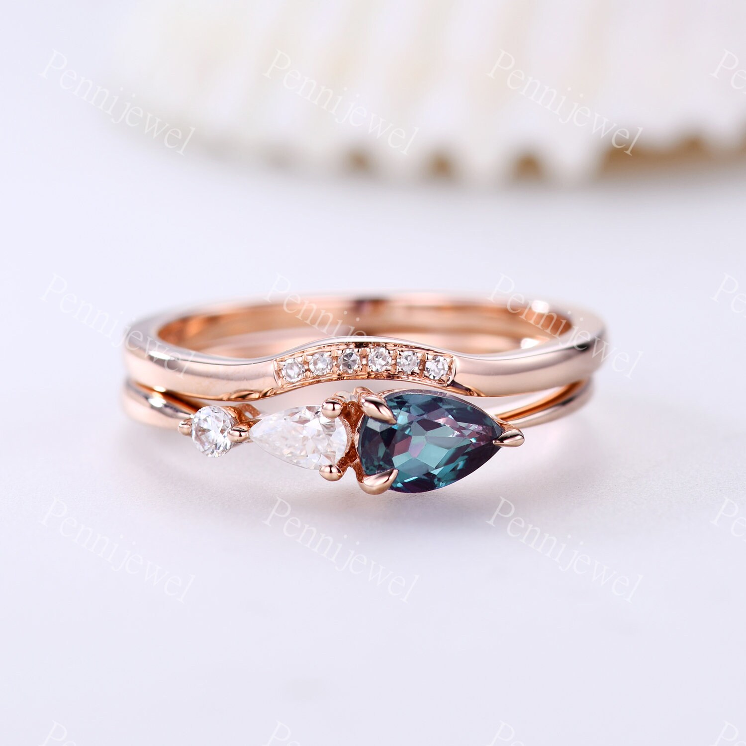 Geschwungener Alexandrit Diamant Braut Set, 4x6mm Birnenschliff Moissanit Ring, Geschwungener Hochzeit Passendes Band, Rosegold, Geschenk Für Sie von PENNIjewel