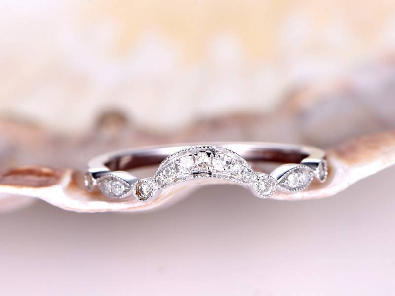 Geschwungener Ehering Art Deco Gelockt Trauring Solid 14Kwhite Gold Halb Ewigkeit Ring Stapelring Valentine Für Sie von PENNIjewel