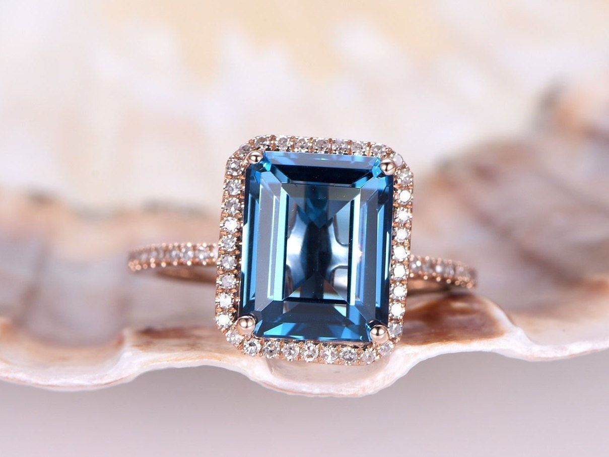 Großer 10x8mm If London Blue Topaz Ring Diamant Verlobungsring 14K Massive Rose Gold Band Stapelstil Smaragd Schliff Blauer Stein Brautring von PENNIjewel