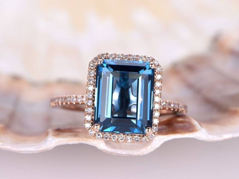 Großer 10x8mm If London Blue Topaz Ring Diamant Verlobungsring 14K Massive Rose Gold Band Stapelstil Smaragd Schliff Blauer Stein Brautring von PENNIjewel