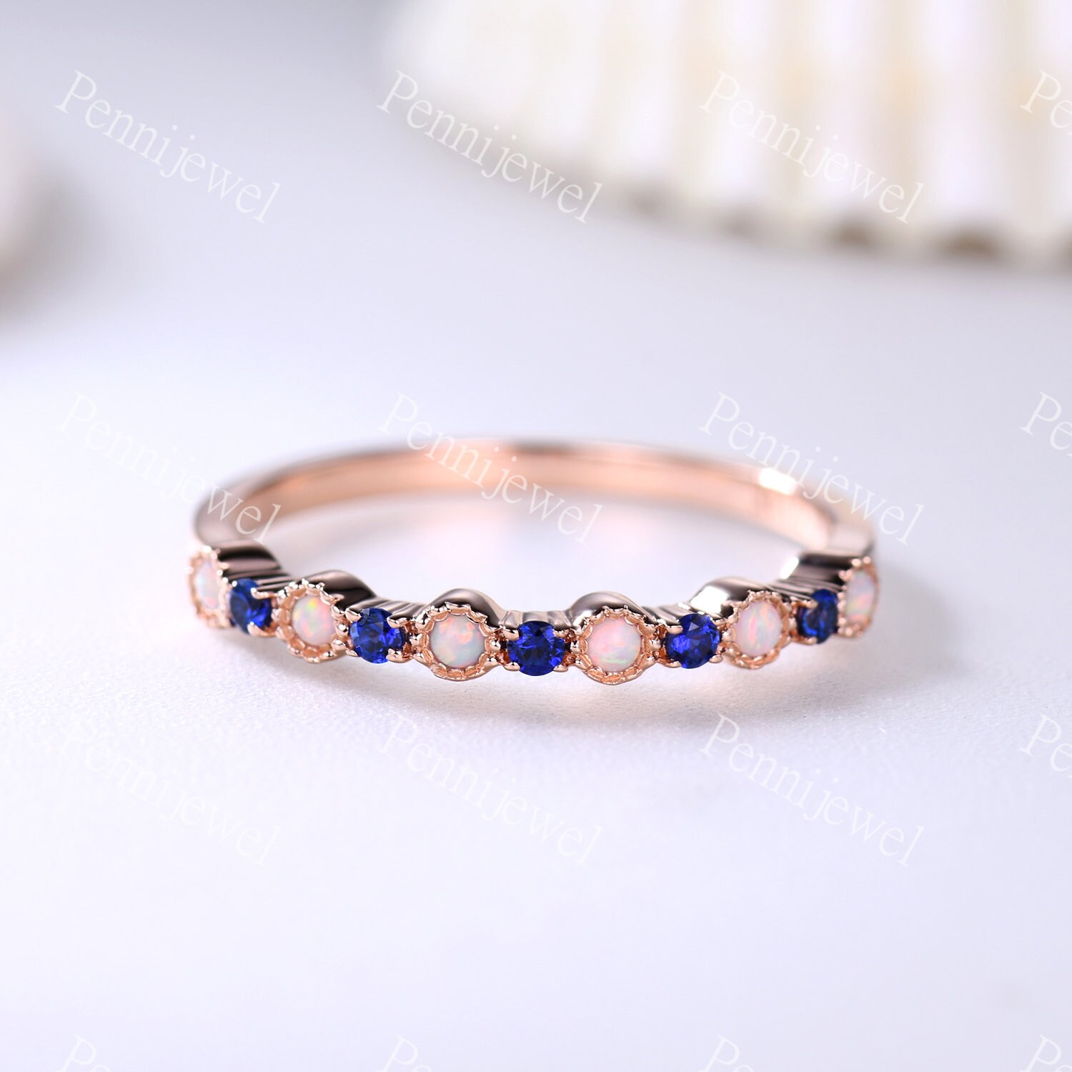 Halb Eternity Opal Und Saphir Hochzeitsband, Verlobungs-Passendes Stapelband, Valentinstagsgeschenk, Milgrain Band, 14K Rosegold, Jubiläumsring von PENNIjewel