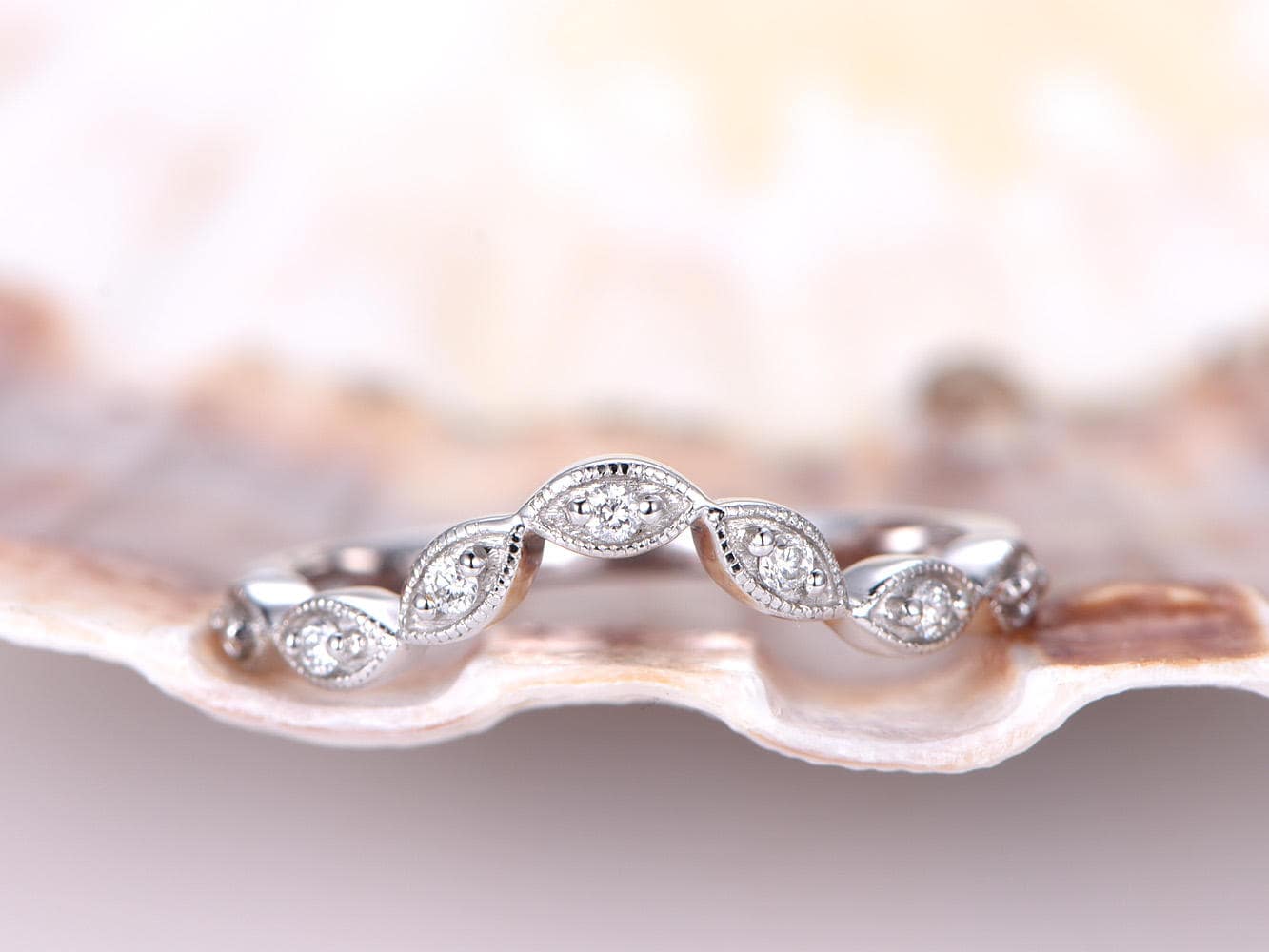 Marquise Style Ring Curved V Milgrain Diamant Ehering Massiv 14K Weiß Gold Halb Ewigkeit Verlobungsring Stapeln Passendes Band von PENNIjewel