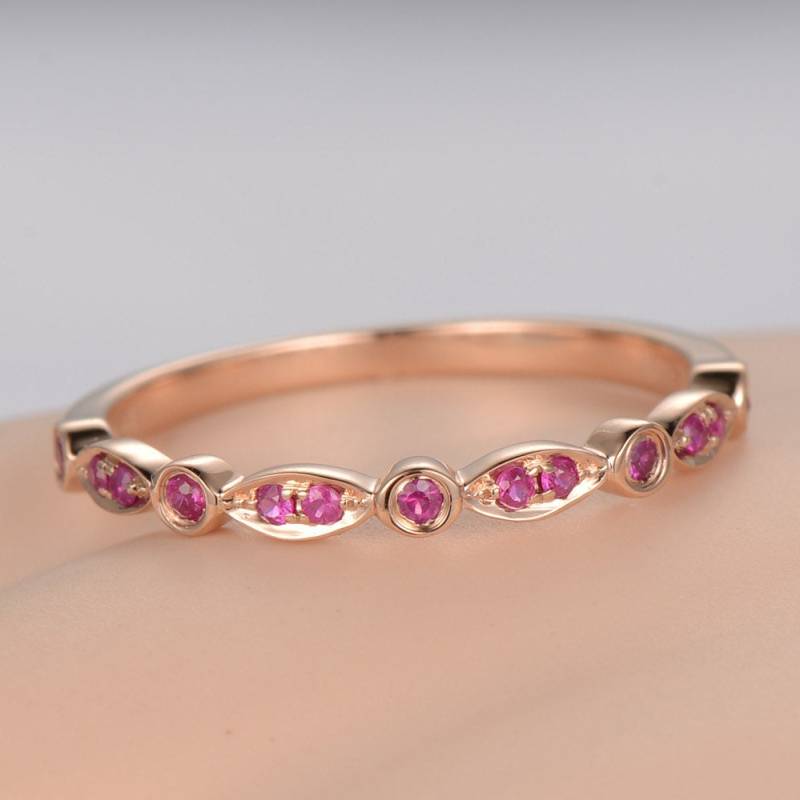 Milgrain Natürlich Rot Rubin Ehering 14K Rosegold Halbe Ewigkeit Ring Verlobungsring Stapelring Band Jahrestag Marquise Set von PENNIjewel