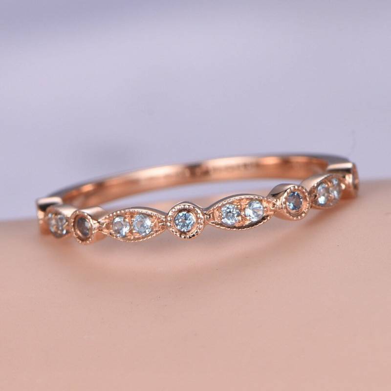 Milgrain Natürlicher Blauer Topas Ehering 14K Roségold Halber Memoire Ring Verlobungsring Deko Passendes Band Brautpaar Marquise Set von PENNIjewel