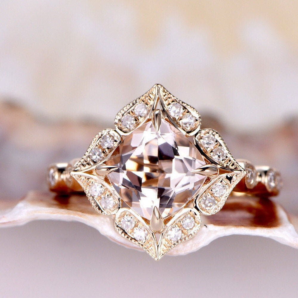 Morganit Verlobungsring Frauen Vintage Diamant Ehering 8mm Kissenschliff Rosa Stein Art Deco Floral Halo 14K Gelb Gold Versprechen Schmuck von PENNIjewel