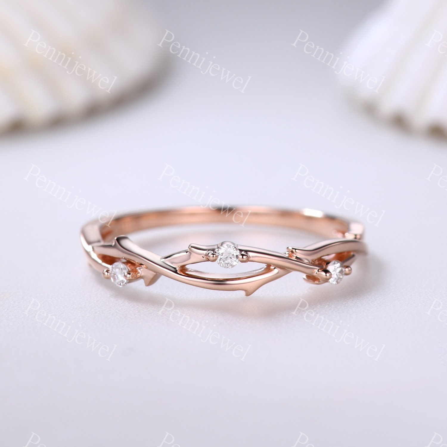 Natürlicher Diamant Hochzeitsband, 14K Roségold Twist Jubiläum Damen Stapelring, Halbe Ewigkeit Zweig Vine Ring von PENNIjewel