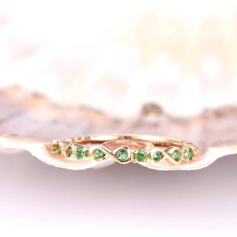 Natürlicher Tsavorit Ehering Ring 14K Gelbgold Halbe Ewigkeit Edelstein Stapeln Passende Band Jubiläumsring von PENNIjewel