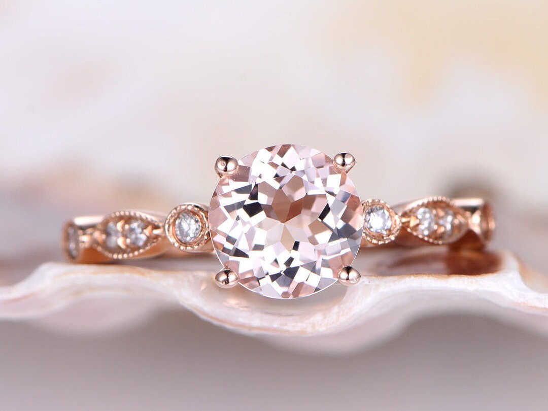 Rosa Morganit Ring Vs Verlobungsring 6, 5mm Rundschliff Edelstein Diamant Ehering Art Deco Milgrain Antik Stil 14K Roségold von PENNIjewel