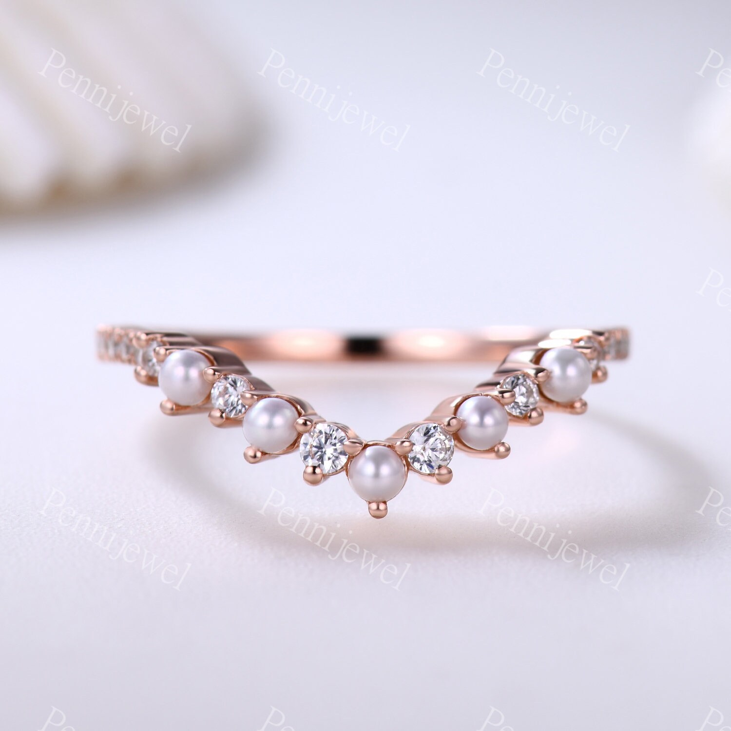 Rosegold, Rundschliff Perle Und Moissanit Band, Geschwungener Verlobungsring Passendes Band, Geburtstag Jubiläum Geschenk, Zarter Perlen Ring von PENNIjewel