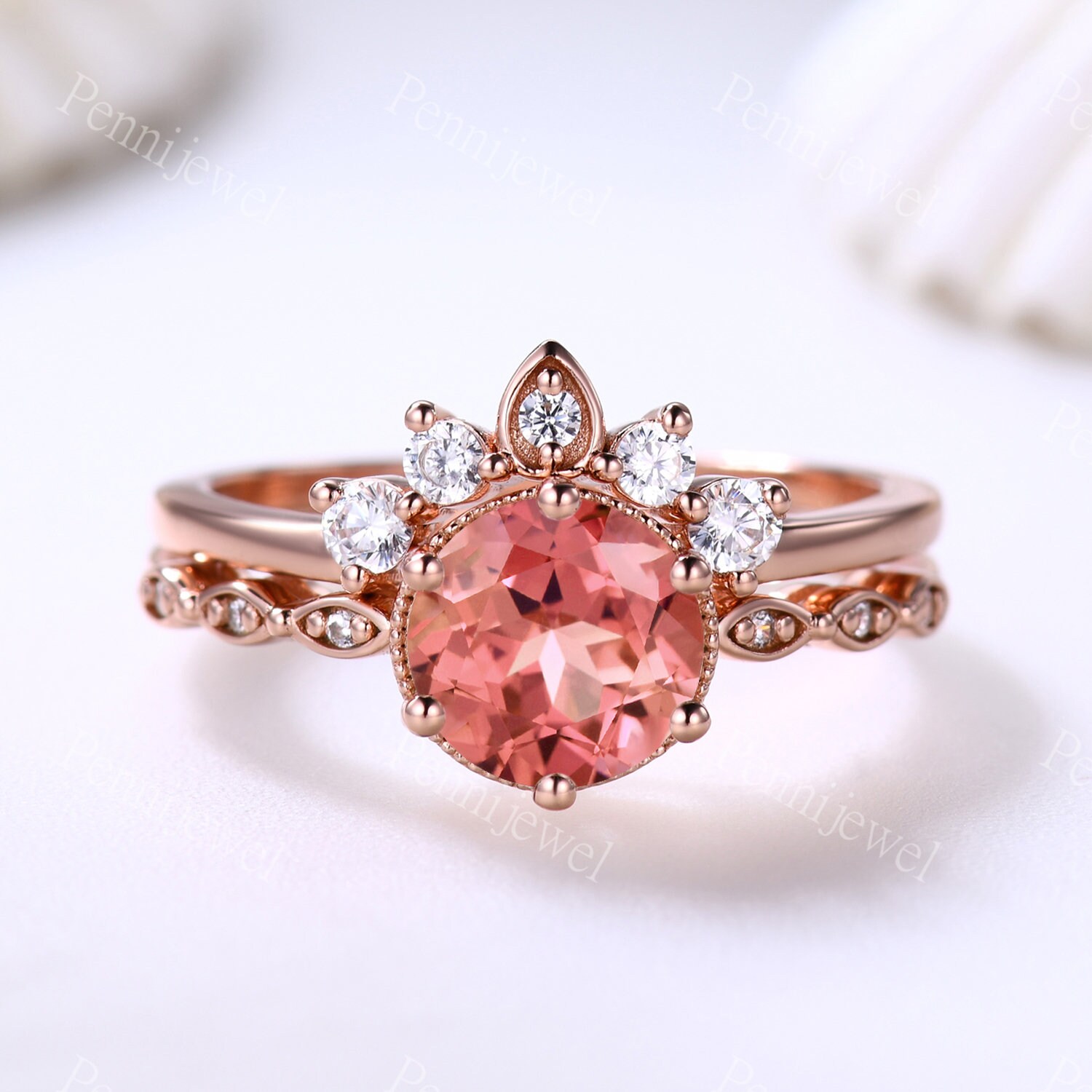 Rosegold Padparadscha Saphir Braut Set, 7mm Rundschliff, Vintage Eheringe Set, Geschwungenes Diamant Band, Saphir Ringe Für Frauen von PENNIjewel