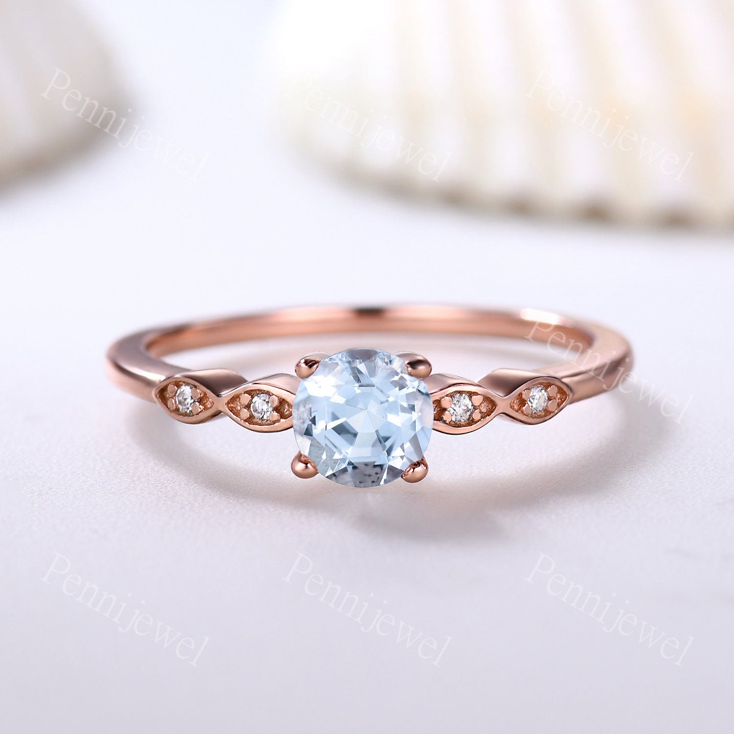 Roségold Rundschliff Aquamarin Verlobungsring Art Deco Diamant Hochzeitsband Blau Schmuck Damen Jahrestag Ring März Geburtsstein von PENNIjewel