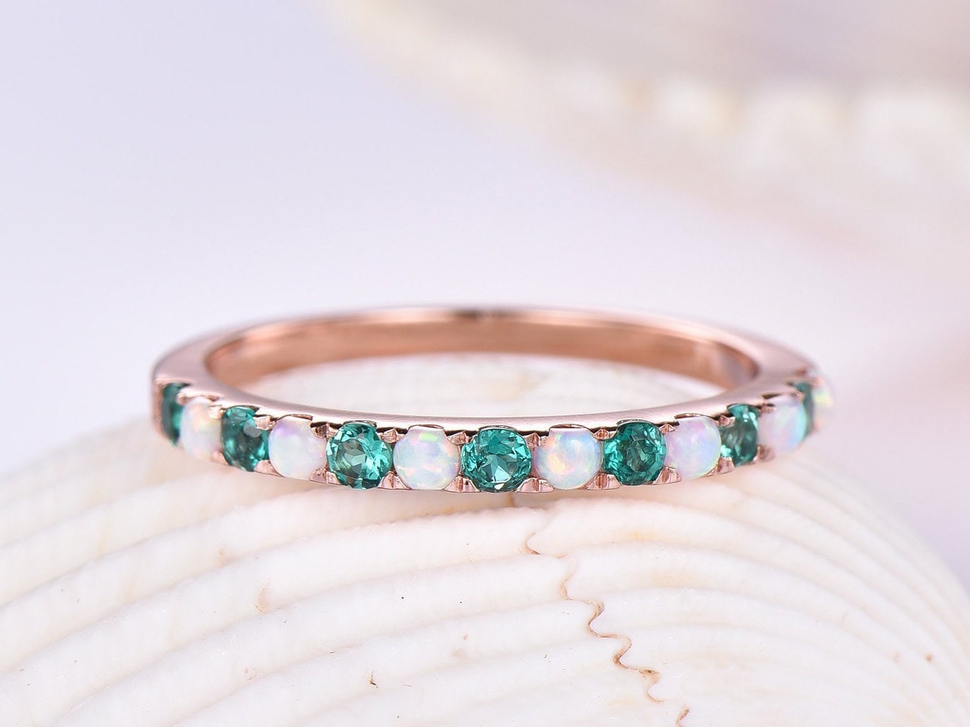 Smaragd Opal Ehering 14K Rosegold Halb Ewigkeit Ring Lab Abwechselnd Edelstein Verlobungsring Regenbogen Farbe 2mm Steine von PENNIjewel