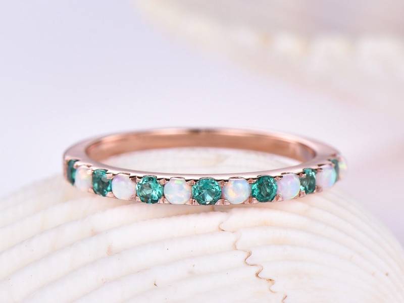 Smaragd Opal Ehering 14K Rosegold Halb Ewigkeit Ring Lab Abwechselnd Edelstein Verlobungsring Regenbogen Farbe 2mm Steine von PENNIjewel