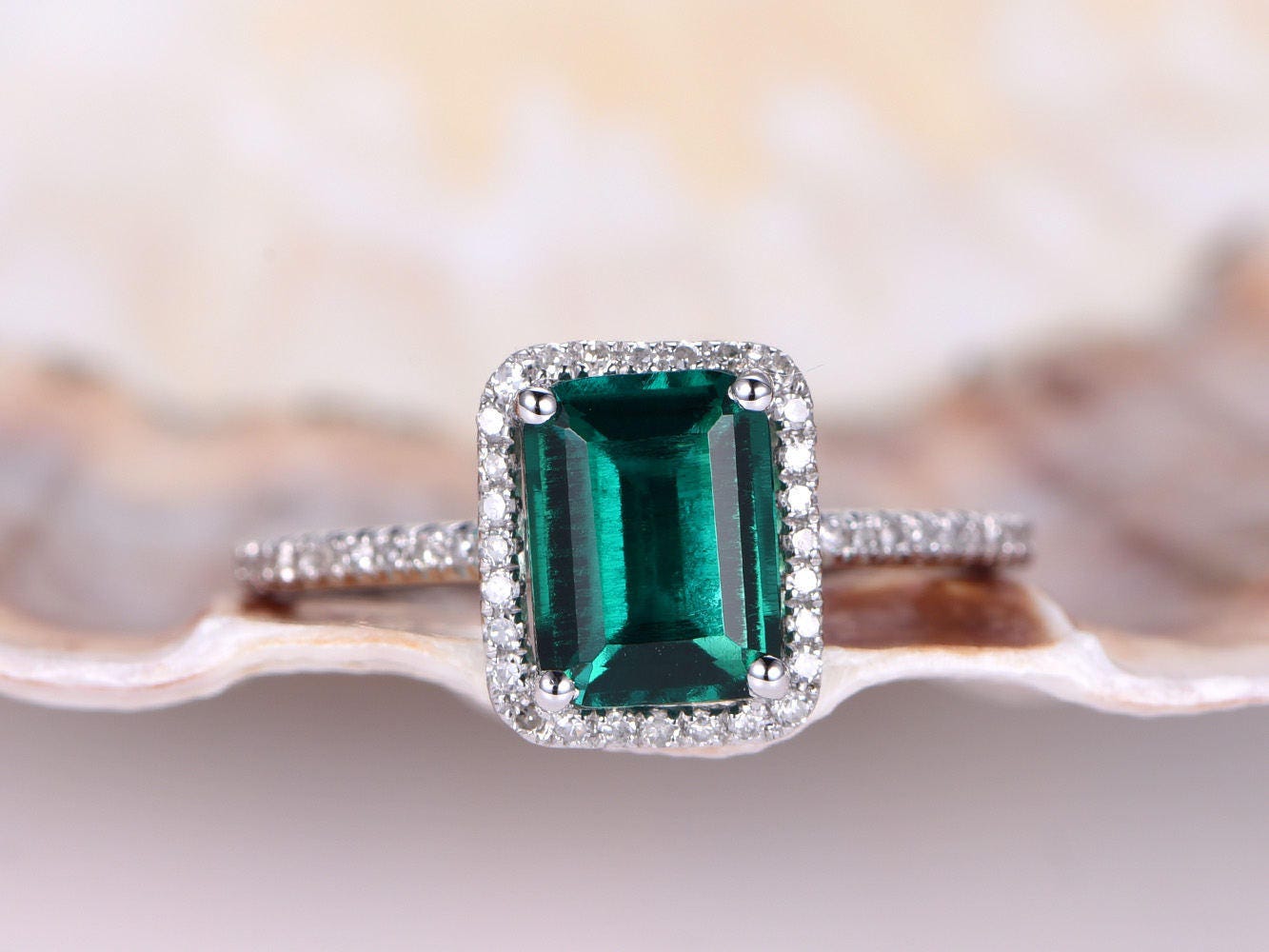 Smaragd Ring, 8x6mm Cut Verlobungsring, Moissanit Ring, Massiver 14K Weißgold, Grüner Lab Behandelter Smaragd, Brautring, Stapelring von PENNIjewel