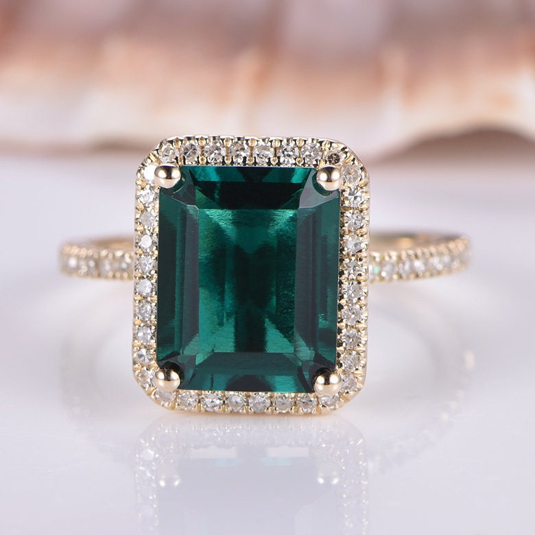 Vintage 8 X 10 Mm Smaragdschliff Smaragd Verlobungsring 14 K Gelbgold Diamant Ehering Halo Versprechen Ring Halbe Ewigkeit Band Geschenk Für Sie von PENNIjewel