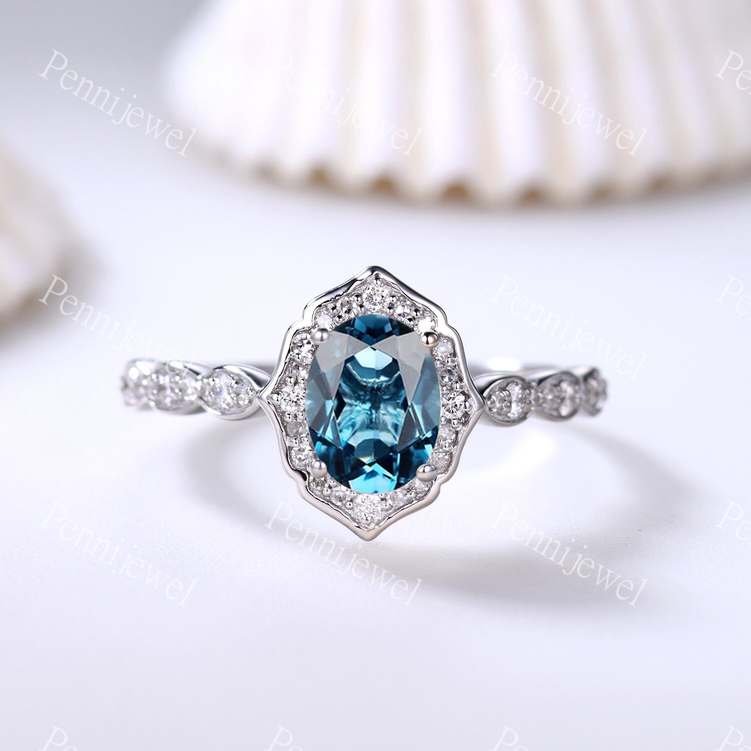 Vintage London Blue Topaz Verlobungsring, 6x8mm Oval Cut Diamant Ehering, 14K Weiß Gold, Jahrestag Versprechen Ring, Diamant Ring von PENNIjewel