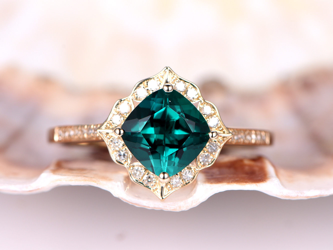 Vintage Smaragd Verlobungsring Moissanit Hochzeitsband Damen Gelbgold Jahrestag Geschenk 7mm Kissenschnitt Lab-Created Ring von PENNIjewel