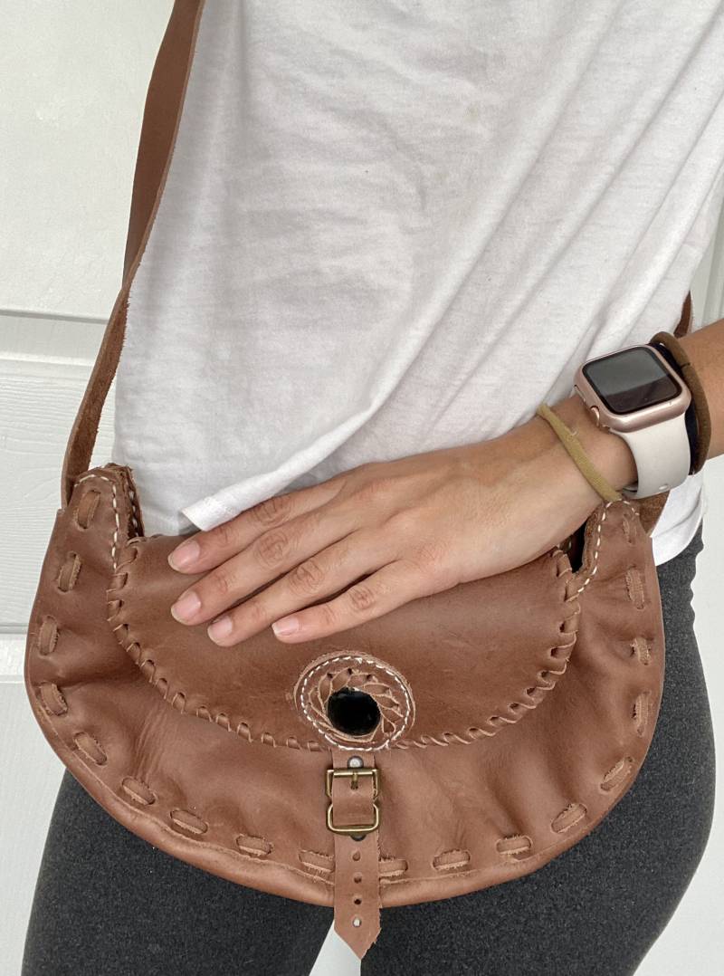 Halbmond Form Handgefertigte Leder Crossbody Tasche, Bag, Handgemachte Ledertasche, Handwerkliche Geldbörse, Tägliche Tasche Halbmond Form Handgefertigte Leder Crossbody Tasche, Bag, Handgemachte Ledertasche, Handwerkliche Geldbörse, Tägliche Tasche von PEPITALEATHER