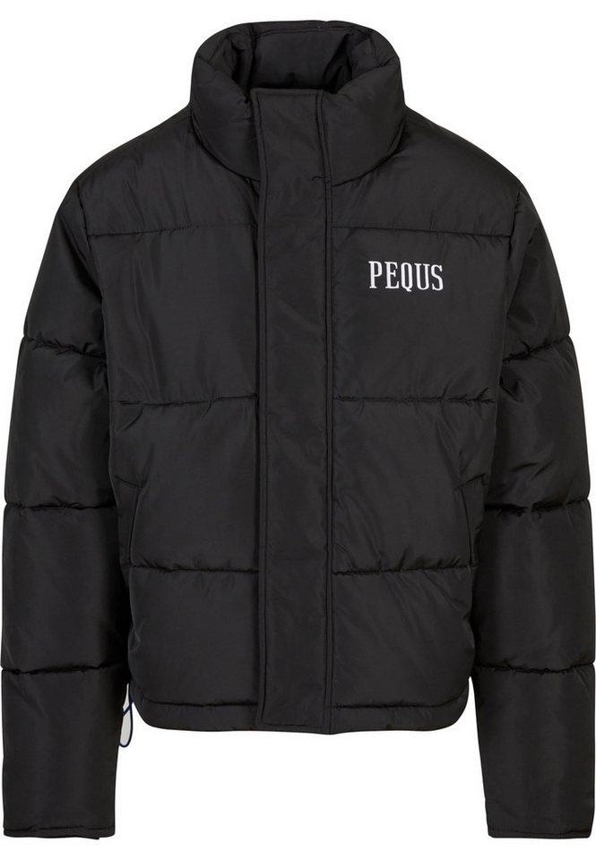 PEQUS Winterjacke PEQUS PEQUS Chest Logo Puffer Jacket (1-St) von PEQUS