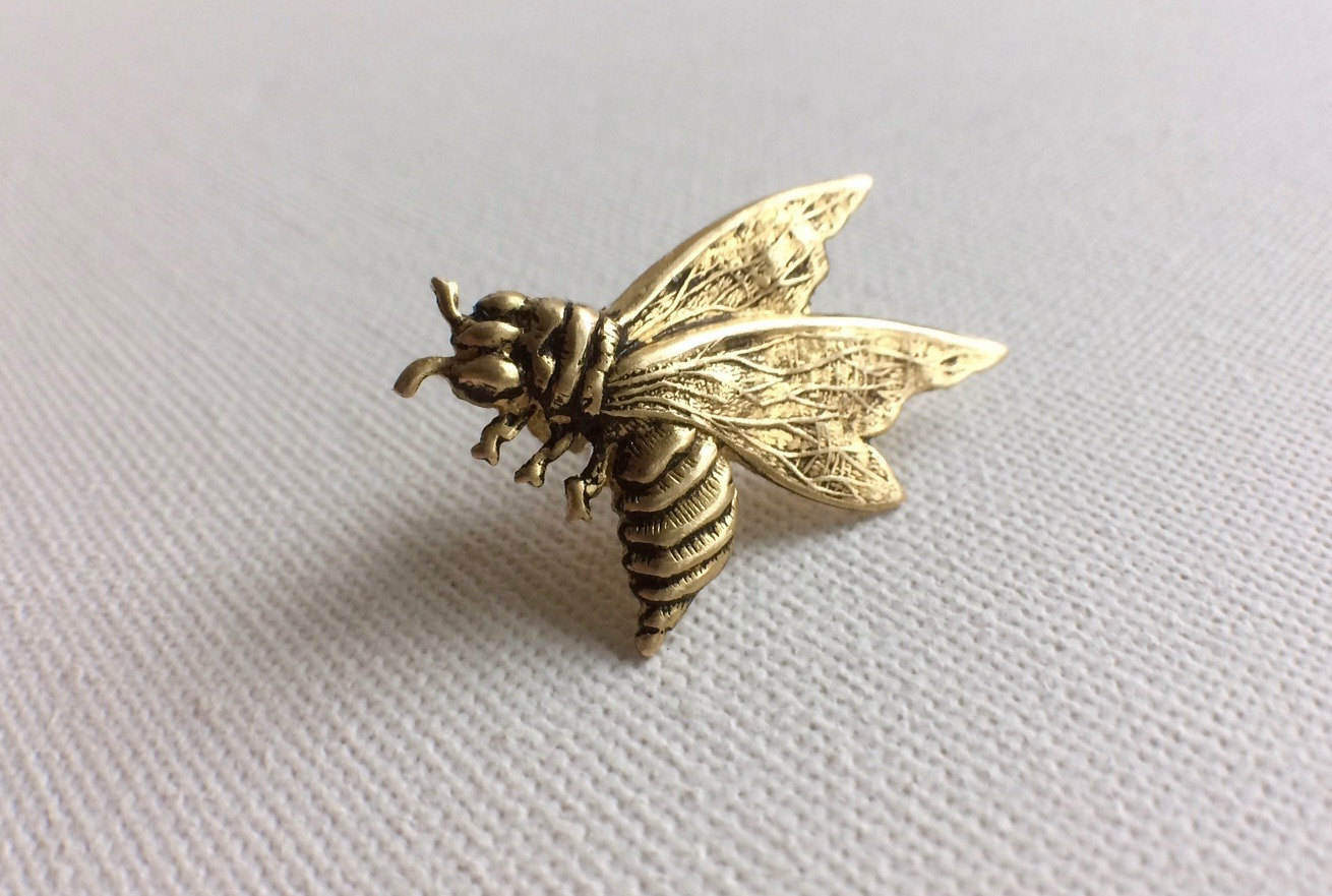 Gold Messing Biene Brosche Für Einen Mann Oder Eine Frau Handbemalt von PERCIVALandHUDSON