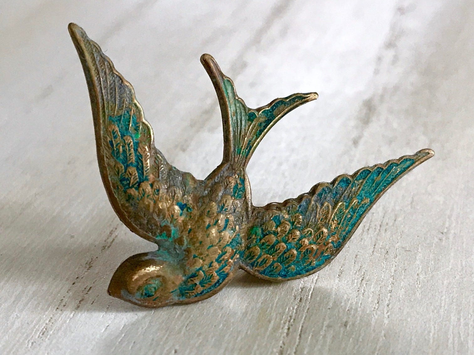 Rauchen Vogel Pin, Brosche, Fliegender Schwalbe Rauchschwalbe Unisex Mantel Pin von PERCIVALandHUDSON