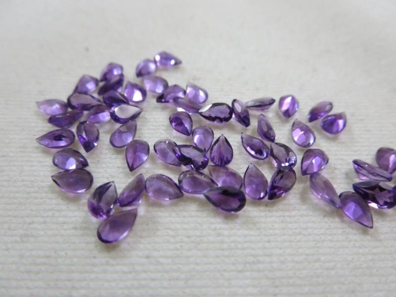 1.10 Cts Natürliche Amethyst Birne 3x5 Mm - 5 Stk. Tasche von PERFECTGEMSTONE