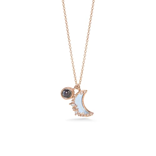 PERIMADE Personalisierte Mondprojektions-Halskette mit Bild im Inneren, personalisierter Foto-Gedenk-Anhänger, individueller Text und Liebe in 100 Sprachen, Kristall-Charm-Halskette PERIMADE Personalisierte Mondprojektions-Halskette mit Bild im Inneren, personalisierter Foto-Gedenk-Anhänger, individueller Text und Liebe in 100 Sprachen, Kristall-Charm-Halskette von PERIMADE