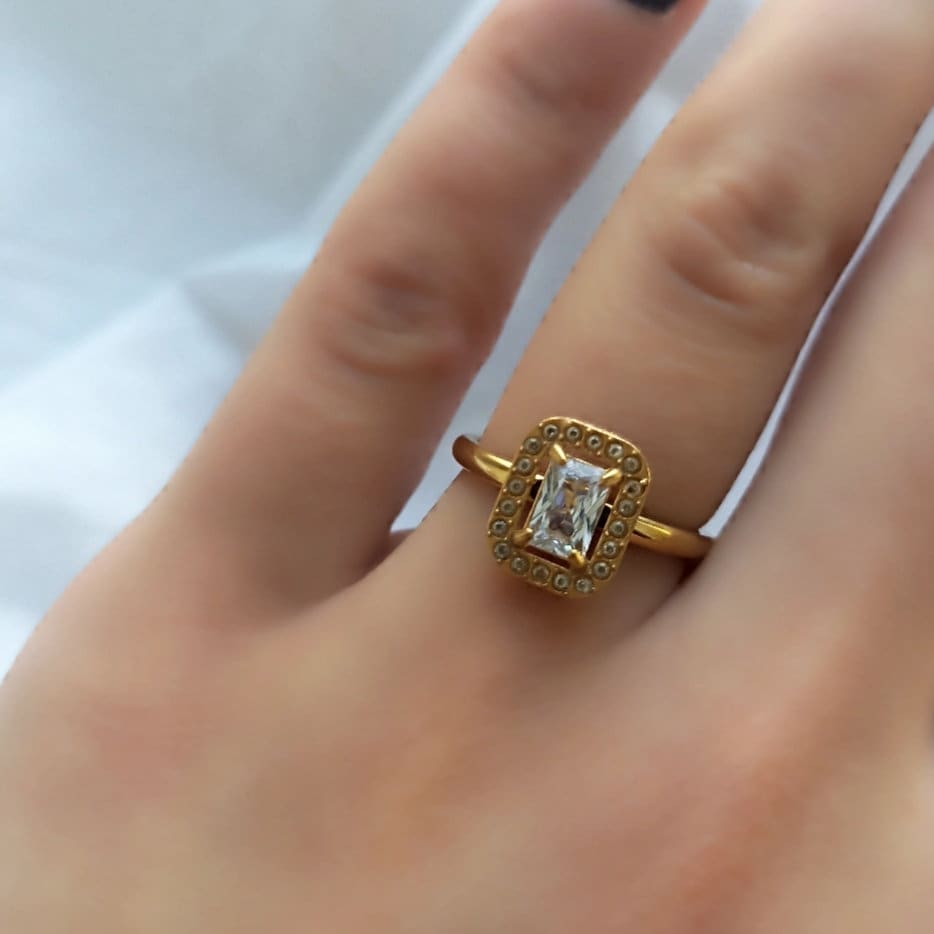 Baguette Gold Ring Mit Kristall Stein, 18K Vergoldeter Ring, Wasserfest-Edelstahl Ring, Zierlicher Damen Schmucksteinen Vergoldet Baguette Gold Ring Mit Kristall Stein, 18K Vergoldeter Ring, Wasserfest-Edelstahl Ring, Zierlicher Damen Schmucksteinen Vergoldet von PERLEJEWELLERYDesign