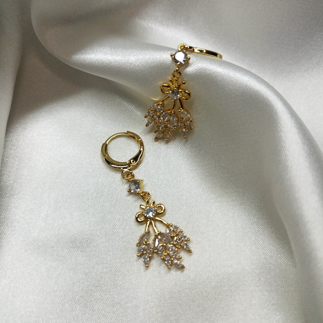 Gold Ohrringe Blatt Mit Zirkonia in Gold, Hochzeit Ohrringe, 925 Sterling Silber Vergoldet Ohrhänger, Kristall Goldene Hochzeitschmuck von PERLEJEWELLERYDesign