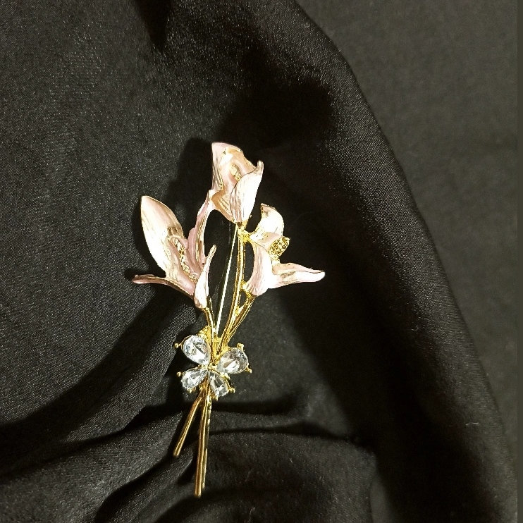 Vintage Pflanze Blumenstrauß Brosche, Florale Anstecknadel, Zierliche Schalschnalle, Kristall Blumen Brosche von PERLEJEWELLERYDesign