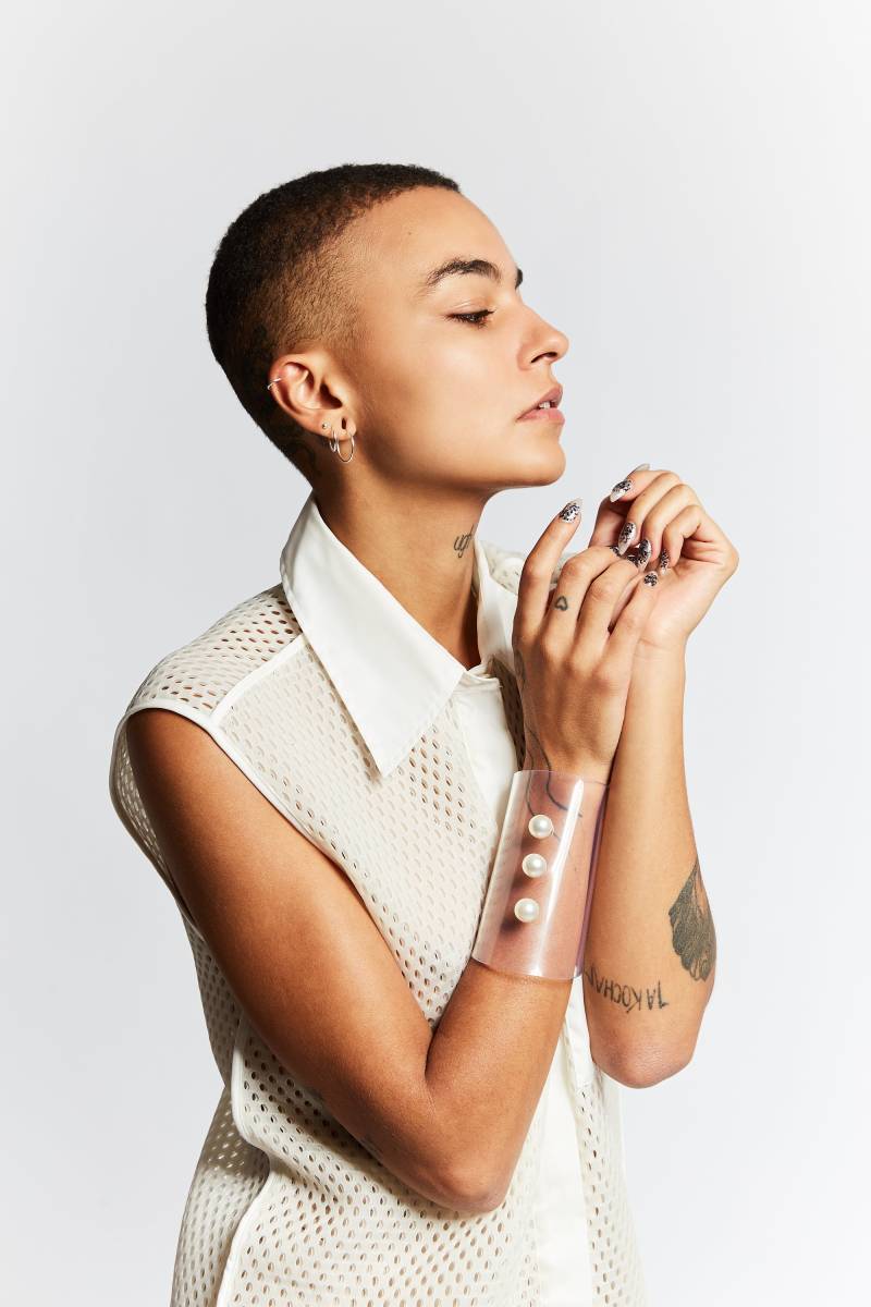 Transparentes Armband, Futuristisch, Unisex, Handgefertigt in Berlin, Nachhaltig, Verstellbar, Hautfreundlich, Veganes Pvc von PERLENSAEUE