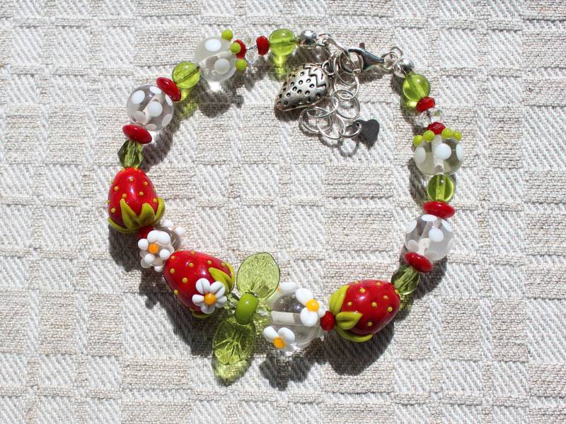 Armband "Erdbeer-Sommer" Mit Anhänger, Glasperlen, Silber, Erdbeere, Blüte, Lampwork, Handgefertigt Von Persico von PERSICO