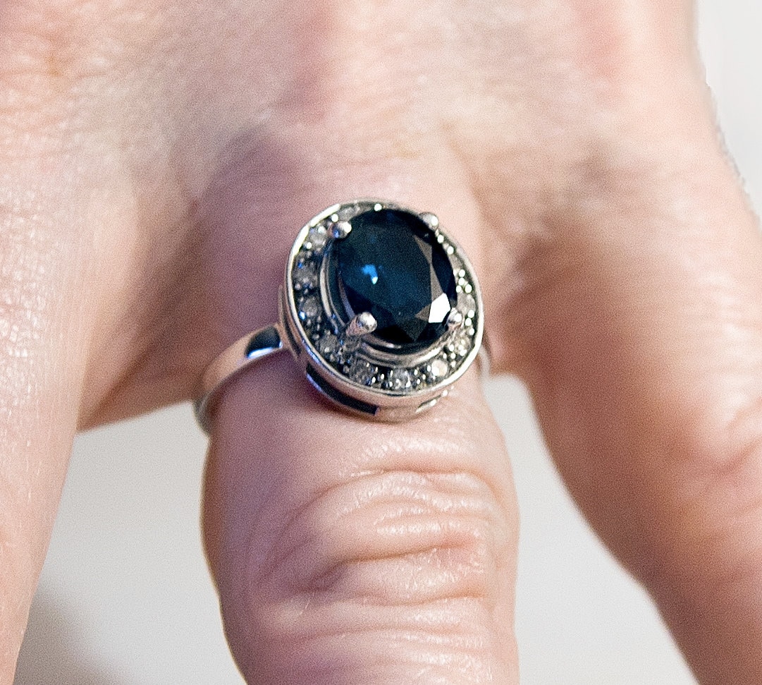 1950Er Jahre Zwei Karat Oval Vintage Saphir Und Diamant Ring, Mittlerer Blauer Saphir Ring, Größe 5-1/2, Ring 1950Er Jahre Zwei Karat Oval Vintage Saphir Und Diamant Ring, Mittlerer Blauer Saphir Ring, Größe 5-1/2, Ring von PERSONALimage