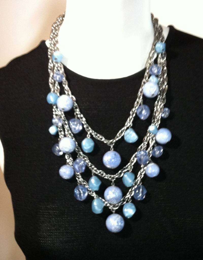 1960S Coro 3 Strang Kette, Perlenkette Statement Kette, 23" 1960S Coro 3 Strang Kette, Perlenkette Statement Kette, 23" von PERSONALimage