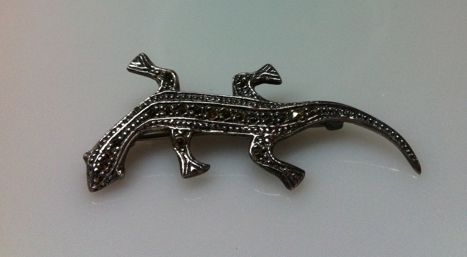 Vintage Sterling Silver Eidechsen Brosche, 5 cm Lang X 3/4 Zoll Breit Vintage Sterling Silver Eidechsen Brosche, 5 cm Lang X 3/4 Zoll Breit von PERSONALimage