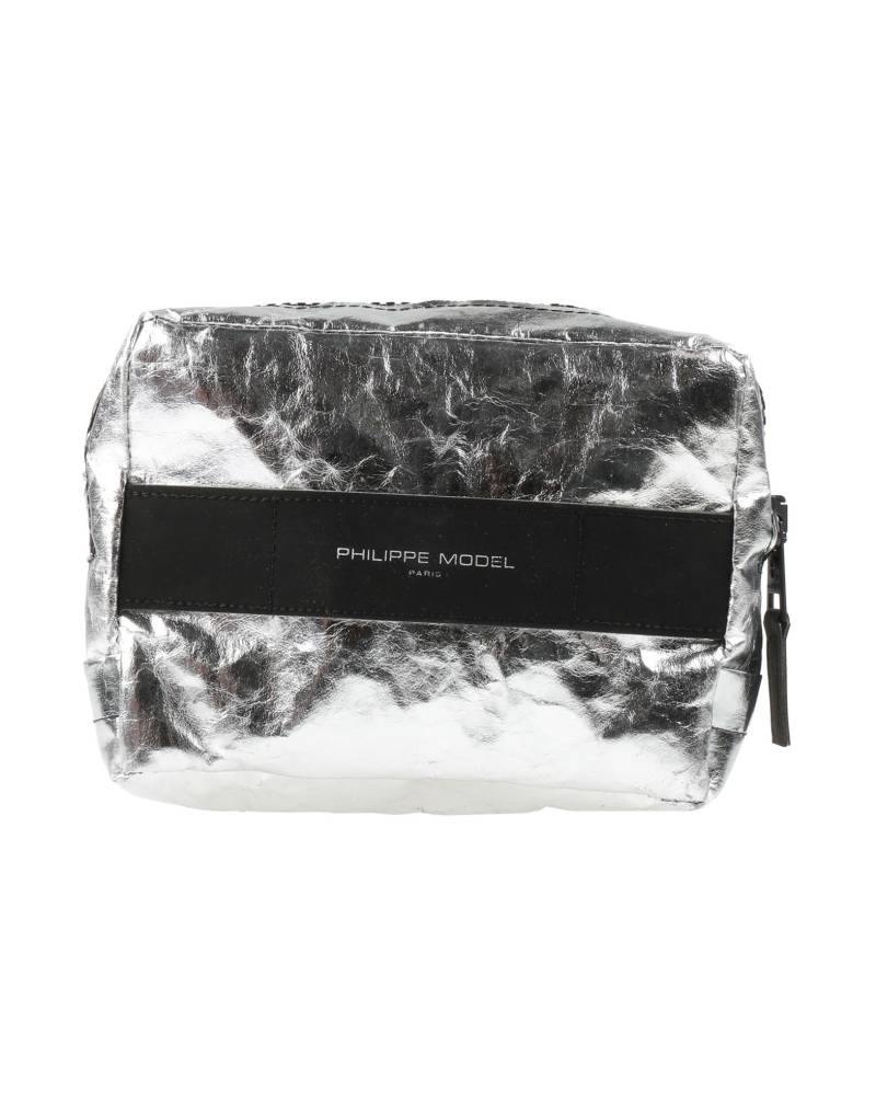 PHILIPPE MODEL x ESSENT'IAL Beauty Case Damen Silber von PHILIPPE MODEL x ESSENT'IAL