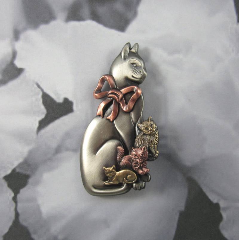 Brosche - Katzenliebhaber Geschenk Katzenrettung Cat Pin Gemischter Metallschmuck von PINSwithPERSONALITY